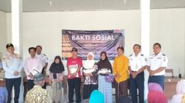 DINAS PERHUBUNGAN DIY DISTRIBUSIKAN BANTUAN SEMBAKO DAN AIR BERSIH KE KALURAHAN GIRIPURWO